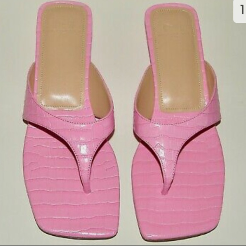 Marc Fisher Faren croc-leather thong low heel sandals - Picture 1 of 7